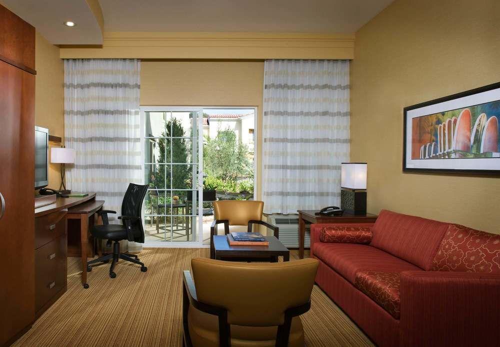 Courtyard By Marriott Santa Barbara Goleta Hotell Eksteriør bilde