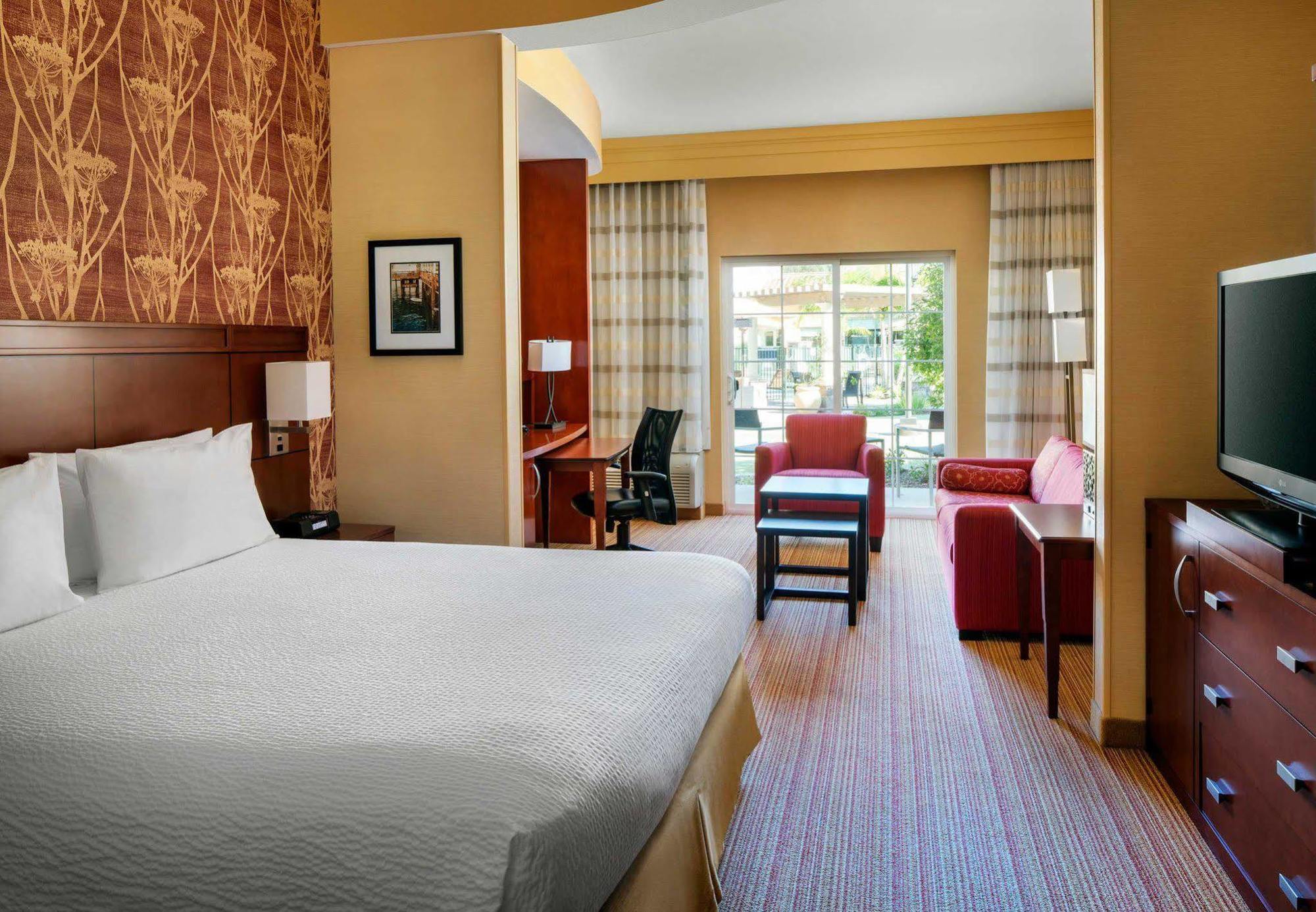 Courtyard By Marriott Santa Barbara Goleta Hotell Eksteriør bilde